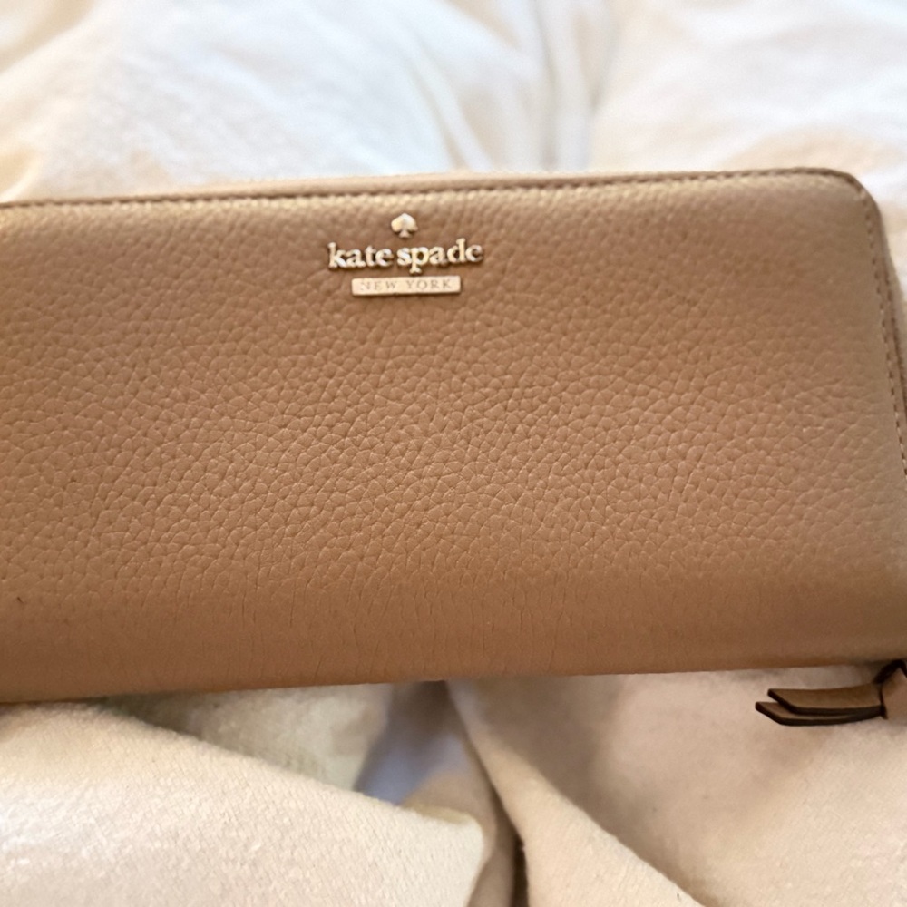Kate Spade Beige Leather Wallet